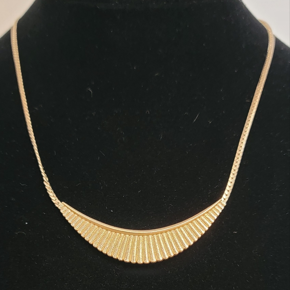 Vintage Avon Gold Tone Fan Fringe Bib Collar Statement Necklace